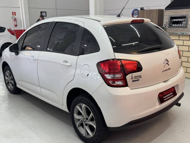 CITROËN - C3 - 2016/2017 - Branca - R$ 44.900,00