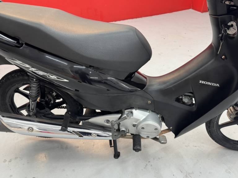 HONDA - BIZ 125 - 2006/2007 - Preta - R$ 8.900,00