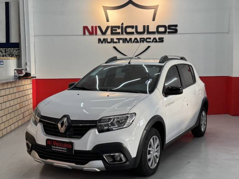 RENAULT - SANDERO - 2023/2024 - Branca - R$ 72.900,00