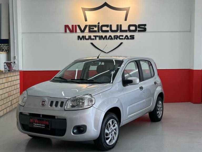 FIAT - UNO - 2014/2014 - Prata - R$ 33.900,00