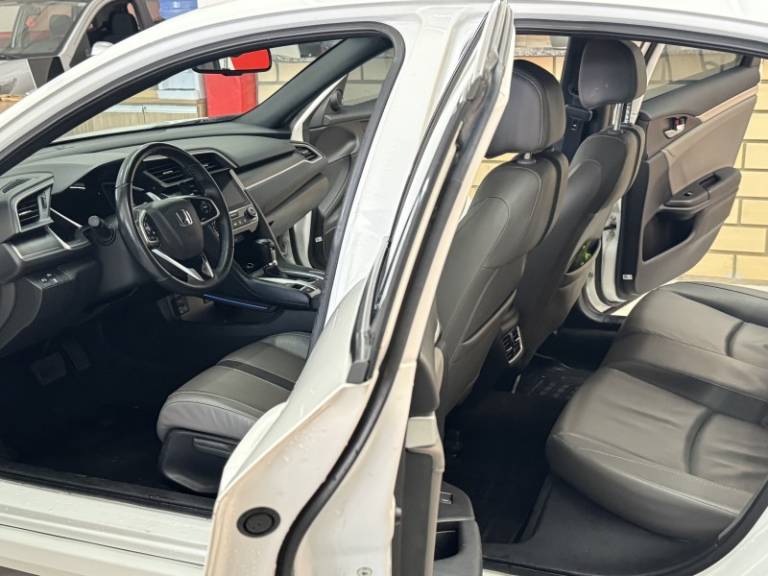 HONDA - CIVIC - 2021/2021 - Branca - R$ 127.900,00