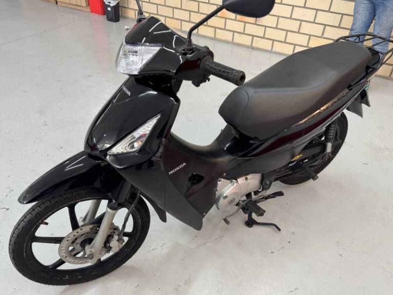 HONDA - BIZ 125 - 2006/2007 - Preta - R$ 8.900,00