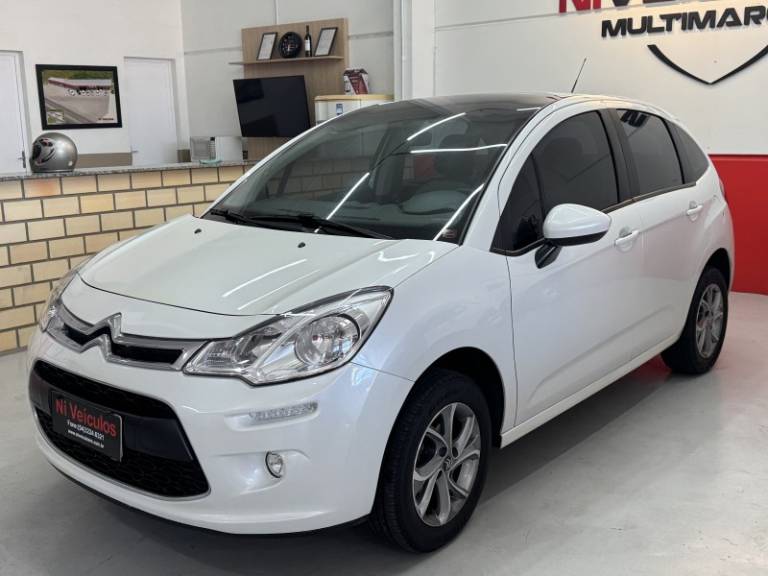 CITROËN - C3 - 2016/2017 - Branca - R$ 44.900,00