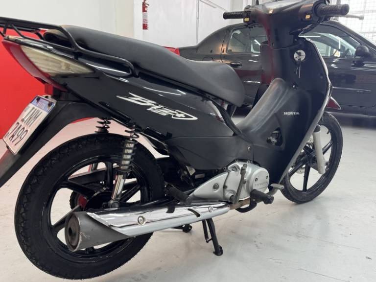 HONDA - BIZ 125 - 2006/2007 - Preta - R$ 8.900,00